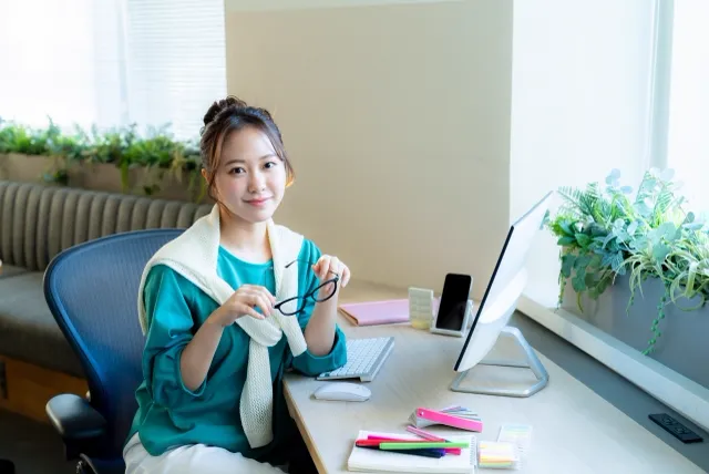 在宅ワークをする女性