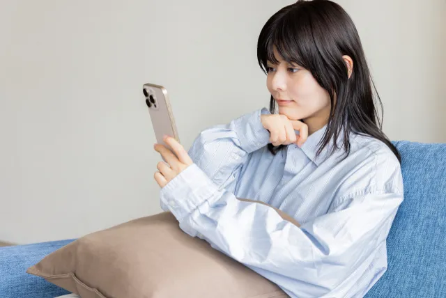 在宅でスキルを学ぶ女性